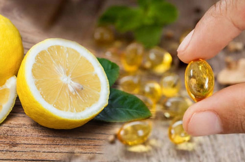 Vitamin E làm môi mềm mại, căng mọng và vitamin C trong chanh giúp khử thâm